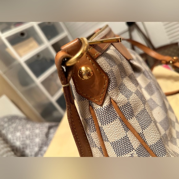 Traded** Louis Vuitton crossbody bag - Picture 13 of 16
